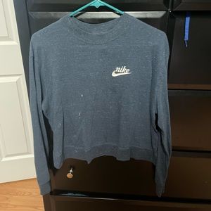 women’s nike sweatshirt